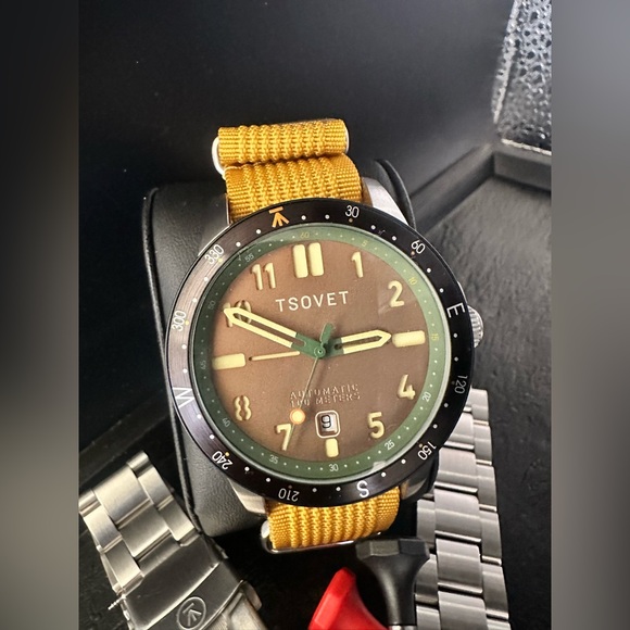 TSOVET SVT TS-4002 Trekker Watch with Yellow Strap NATO and original bracelet